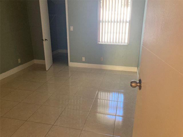 8009 SW 7th Court, North Lauderdale, FL 33068