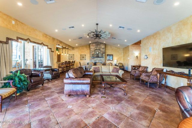 201 25TH Avenue S N32, Jacksonville Beach, FL 32250