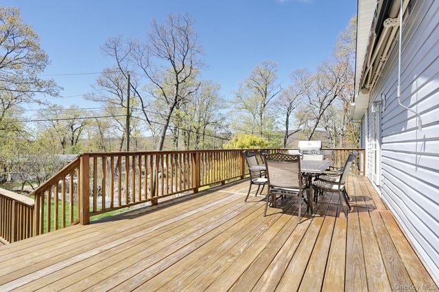 10 Park Avenue, Greenwood Lake, NY 10925