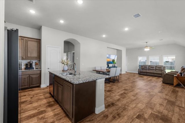 2740 LISA MARIA Street, Burleson, TX 76028