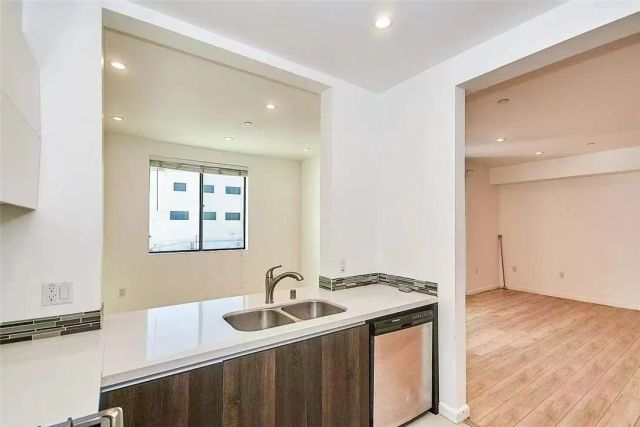 137 W 6th 204, Long Beach, CA 90802