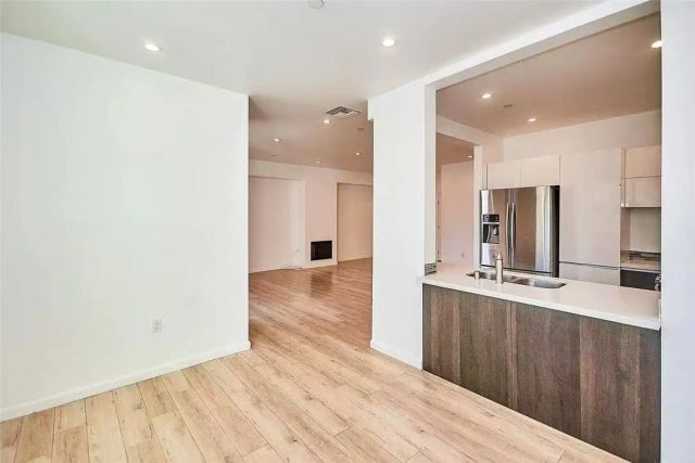 137 W 6th 204, Long Beach, CA 90802