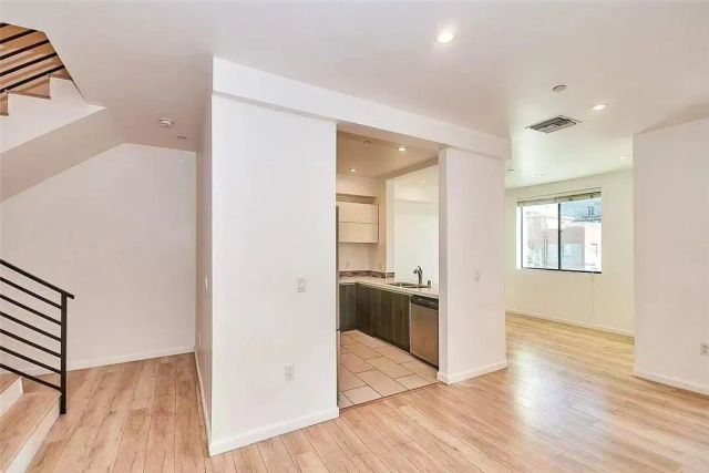 137 W 6th 204, Long Beach, CA 90802