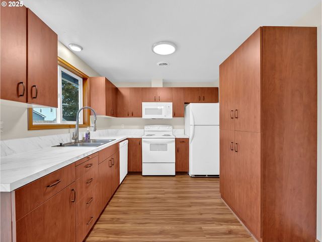 821 Sw 14TH St, Troutdale, OR 97060