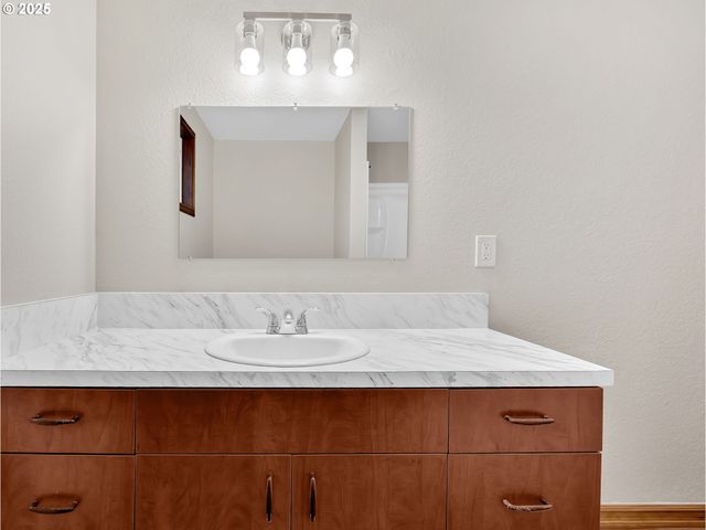 821 Sw 14TH St, Troutdale, OR 97060