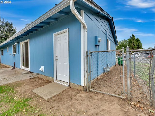 821 Sw 14TH St, Troutdale, OR 97060