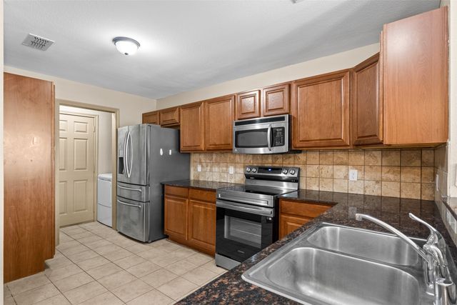 12611 Oceanside Drive, Fort Worth, TX 76040