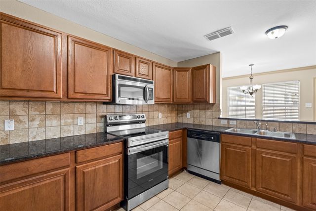 12611 Oceanside Drive, Fort Worth, TX 76040