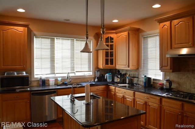 50805 Drakes Bay Drive, Novi, MI 48374