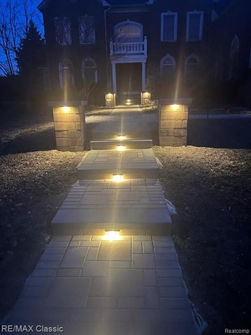 50805 Drakes Bay Drive, Novi, MI 48374