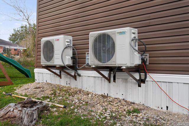 110 Old, Seguin, TX 78155