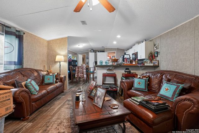 110 Old, Seguin, TX 78155