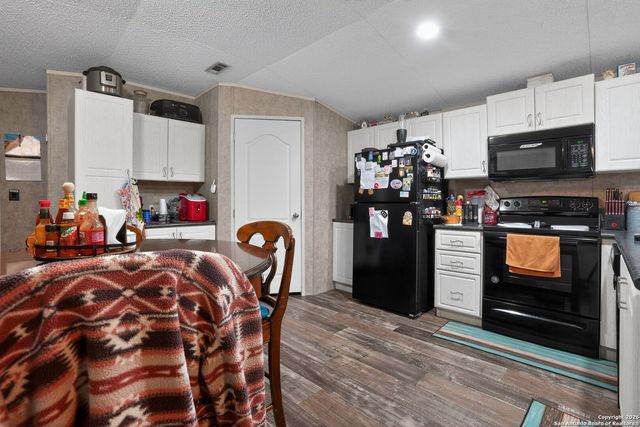 110 Old, Seguin, TX 78155