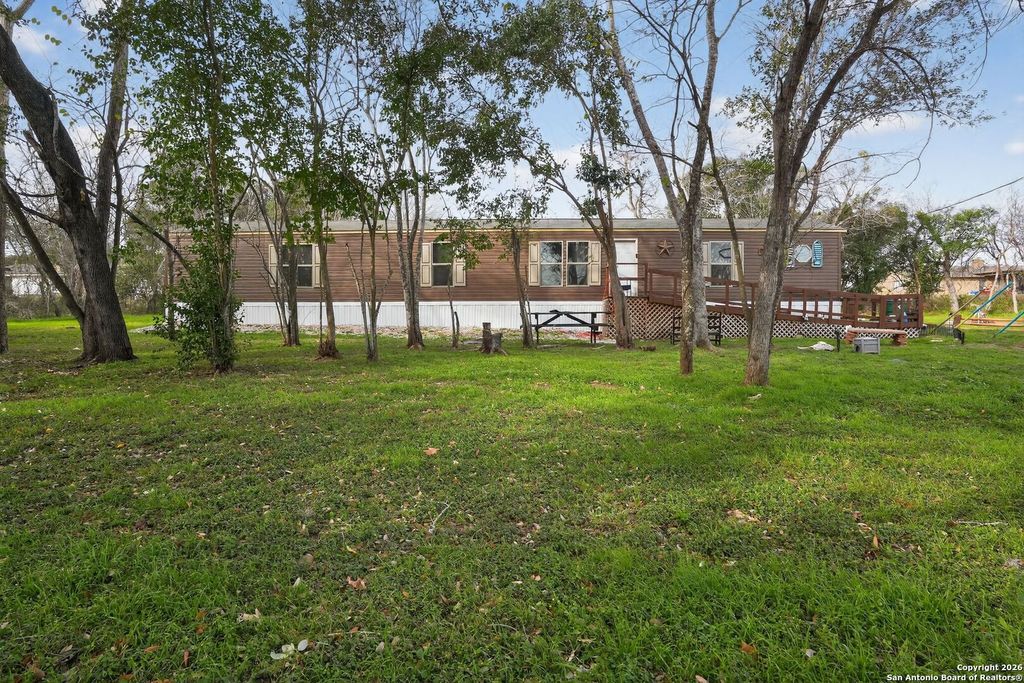 110 Old, Seguin, TX 78155