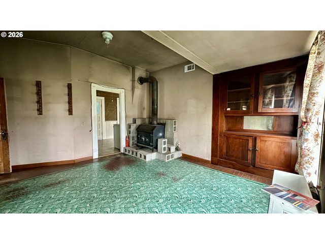 955 B St, Fossil, OR 97830