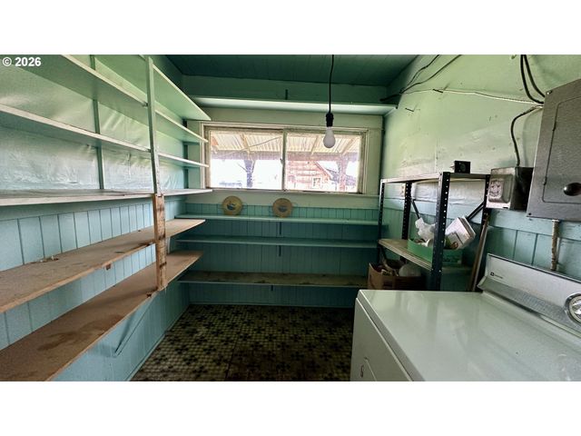 955 B St, Fossil, OR 97830