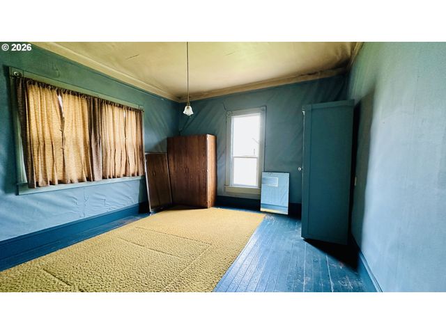 955 B St, Fossil, OR 97830