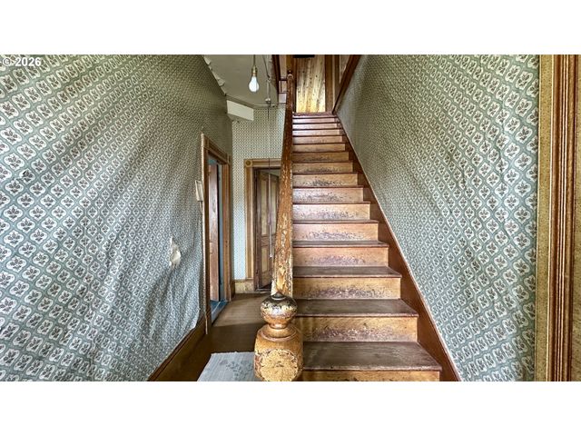 955 B St, Fossil, OR 97830