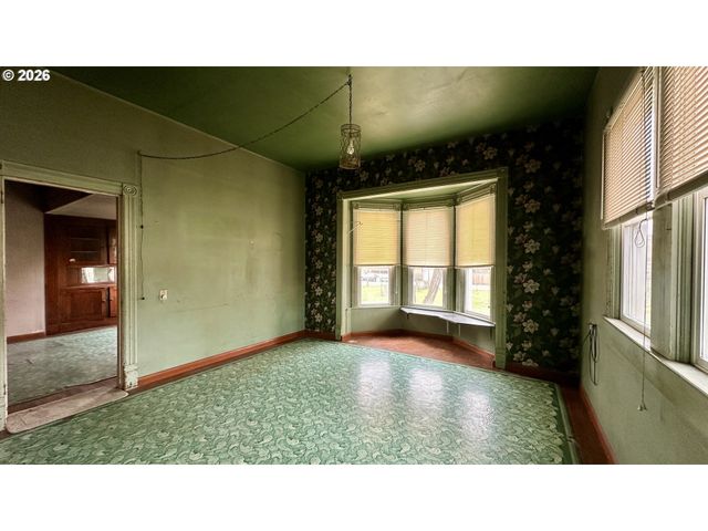 955 B St, Fossil, OR 97830