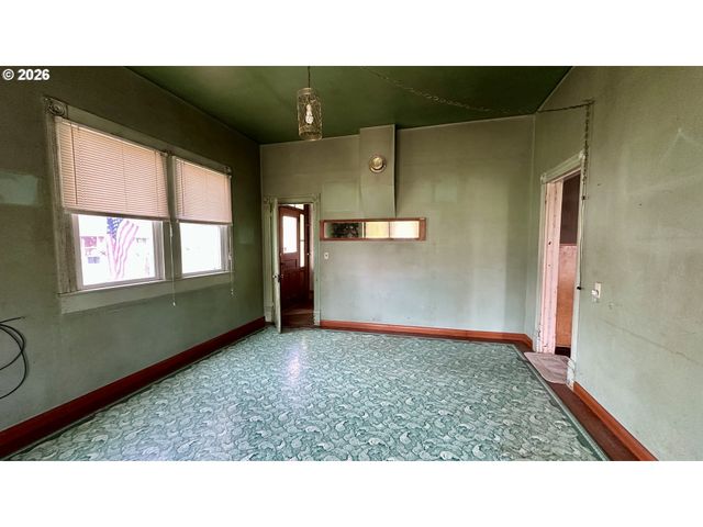 955 B St, Fossil, OR 97830