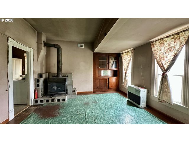 955 B St, Fossil, OR 97830