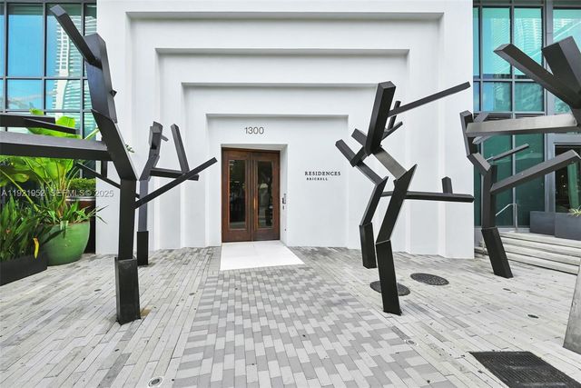 1300 S Miami Ave 2811, Miami, FL 33130