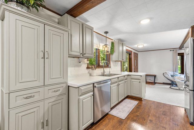 1903 Sunkist AVENUE, Waukesha, WI 53188