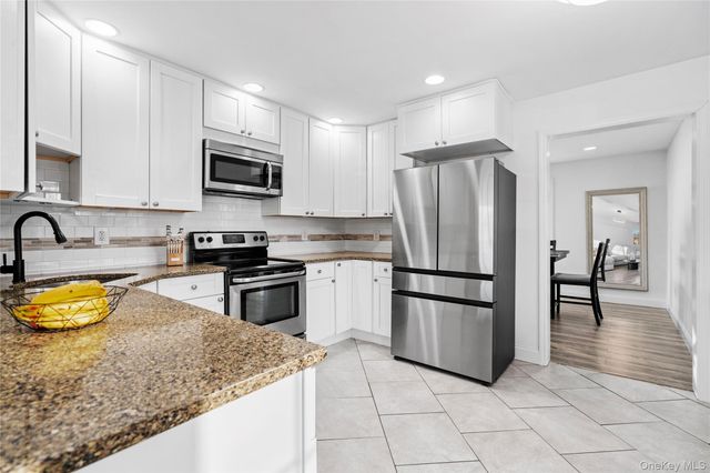 63 Orchard Street, Manorville, NY 11949