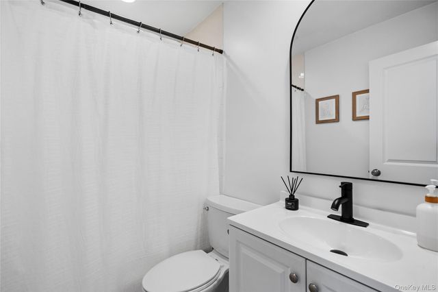 63 Orchard Street, Manorville, NY 11949