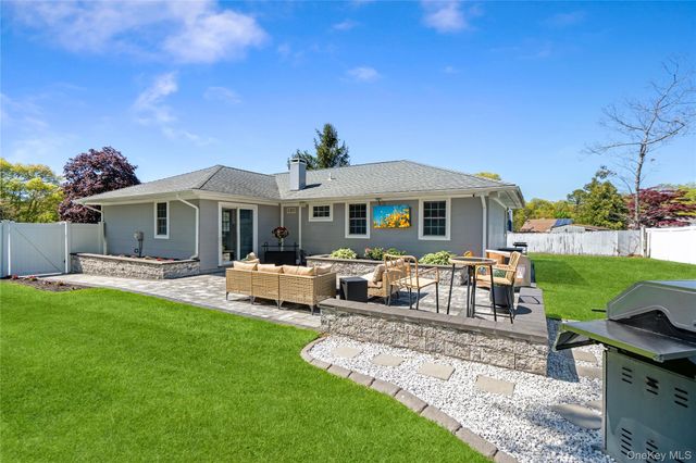 63 Orchard Street, Manorville, NY 11949