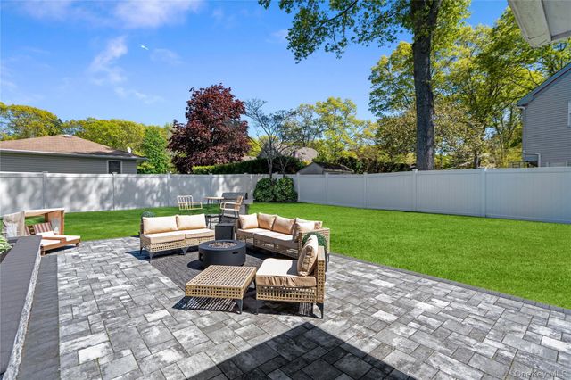 63 Orchard Street, Manorville, NY 11949