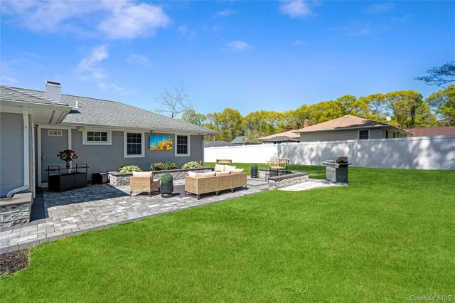 63 Orchard Street, Manorville, NY 11949