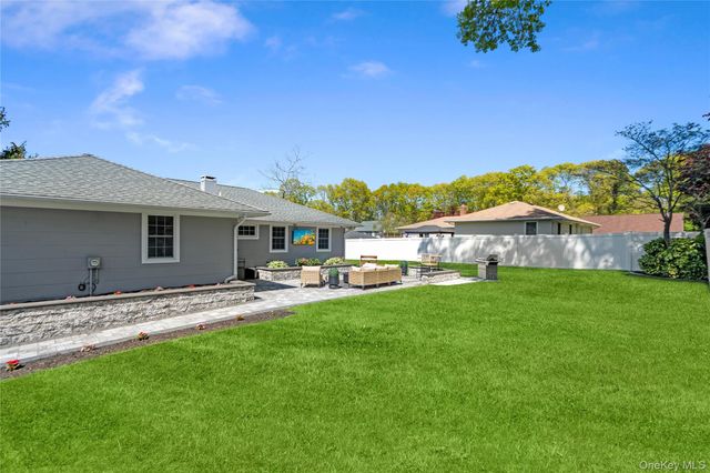 63 Orchard Street, Manorville, NY 11949
