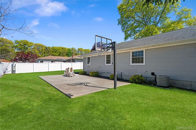63 Orchard Street, Manorville, NY 11949