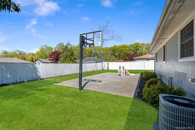 63 Orchard Street, Manorville, NY 11949