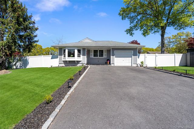 63 Orchard Street, Manorville, NY 11949