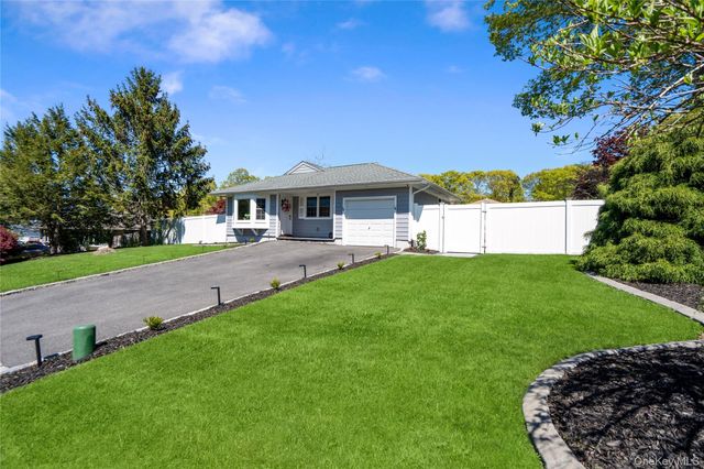 63 Orchard Street, Manorville, NY 11949