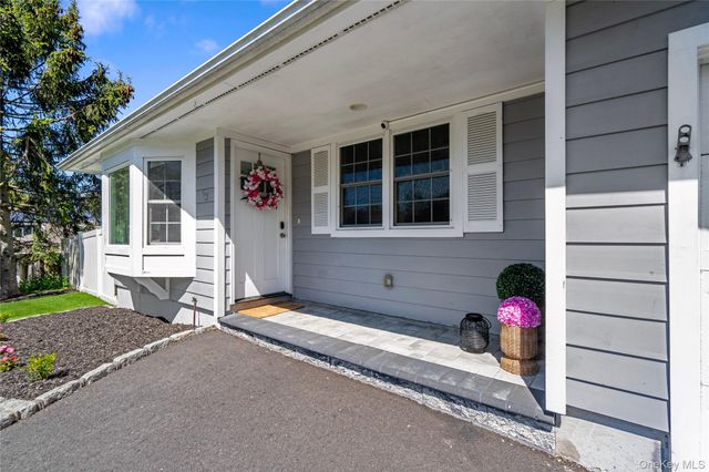 63 Orchard Street, Manorville, NY 11949