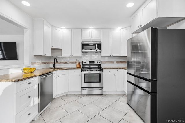 63 Orchard Street, Manorville, NY 11949