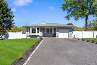 63 Orchard Street, Manorville, NY 11949