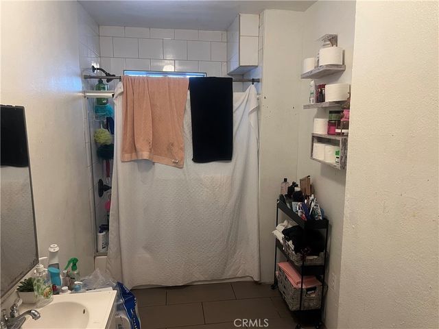 4301 Woodlawn, Los Angeles, CA 90011