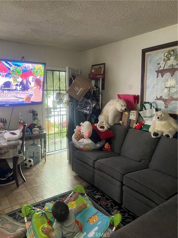 4301 Woodlawn, Los Angeles, CA 90011