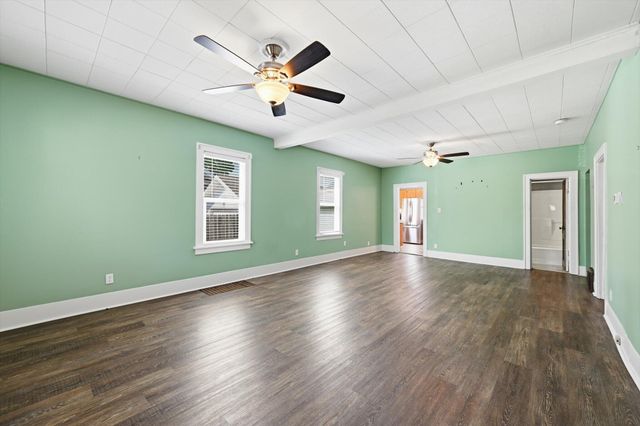 3330 AVENUE C, Council Bluffs, IA 51501