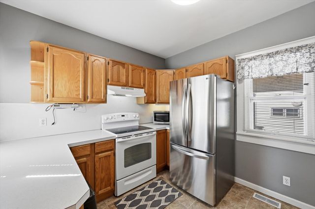 3330 AVENUE C, Council Bluffs, IA 51501