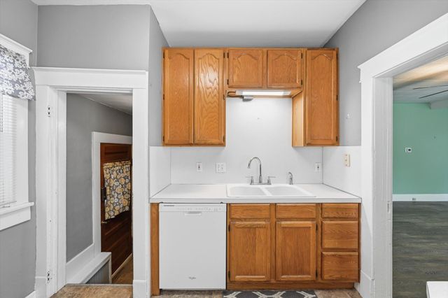 3330 AVENUE C, Council Bluffs, IA 51501