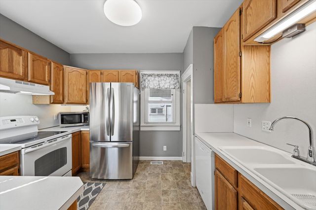 3330 AVENUE C, Council Bluffs, IA 51501