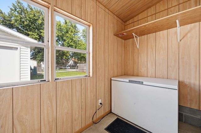 3330 AVENUE C, Council Bluffs, IA 51501