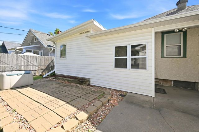 3330 AVENUE C, Council Bluffs, IA 51501
