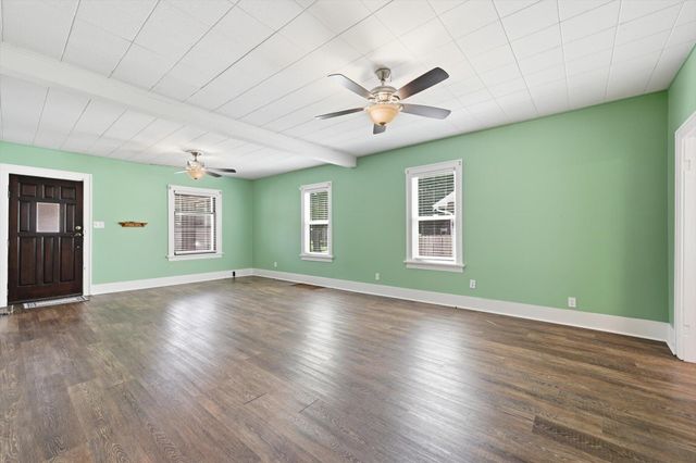 3330 AVENUE C, Council Bluffs, IA 51501