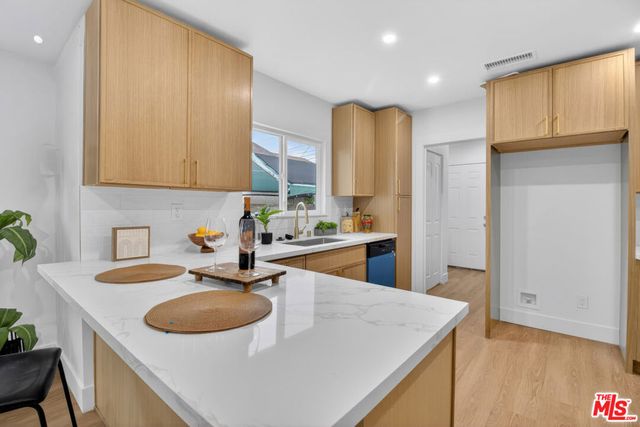 4324 2nd Avenue, Los Angeles, CA 90008